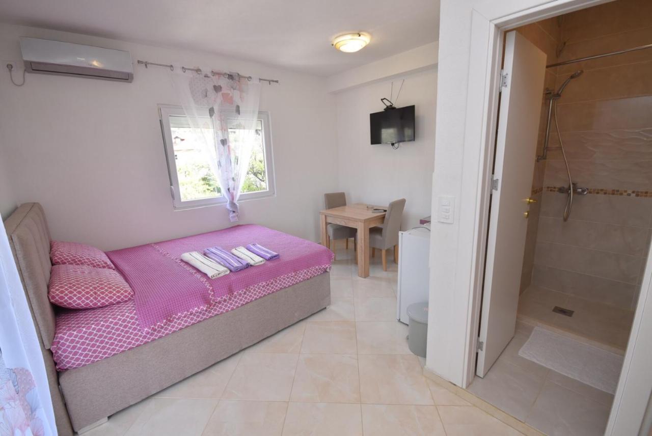 Subotic S Apartmani Risan Exterior photo
